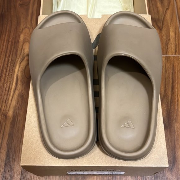 adidas gazelle silver green womens YEEZY Yeezy Slide "Earth Brown"  Stadium Goods